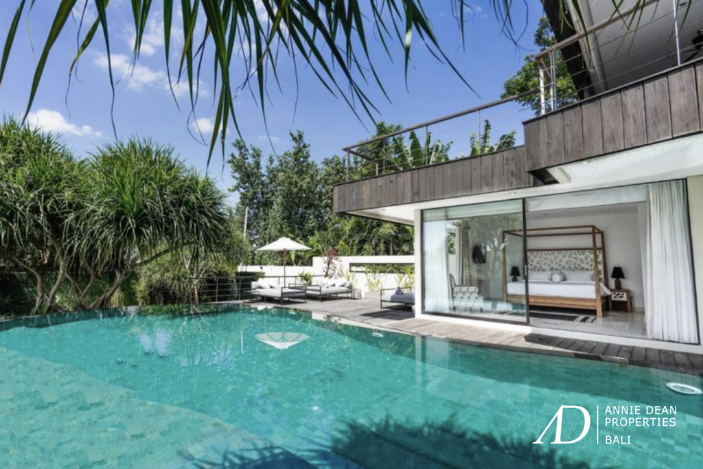 FREEHOLD LUXURY VILLA IN THE HEART OF BATU BOLONG