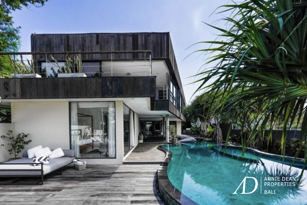 FREEHOLD LUXURY VILLA IN THE HEART OF BATU BOLONG