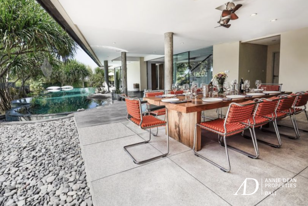 FREEHOLD LUXURY VILLA IN THE HEART OF BATU BOLONG