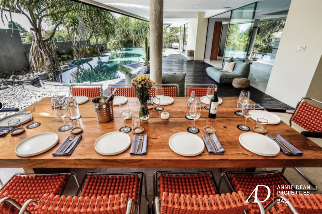 FREEHOLD LUXURY VILLA IN THE HEART OF BATU BOLONG