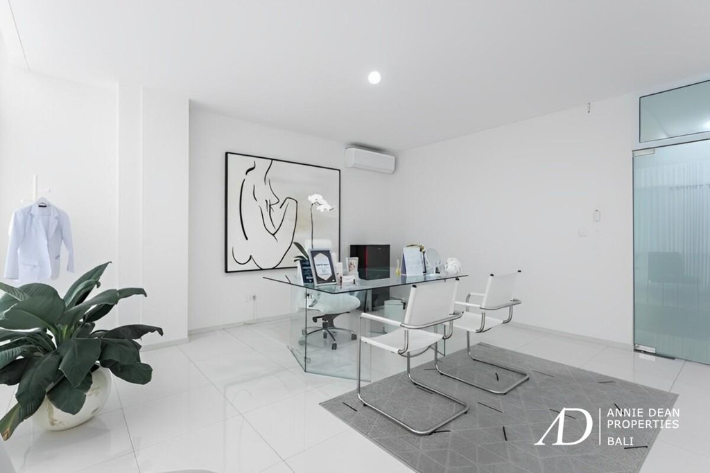 FREEHOLD COMMERCIAL BUILDING ON MAIN ROAD-KEROBOKAN