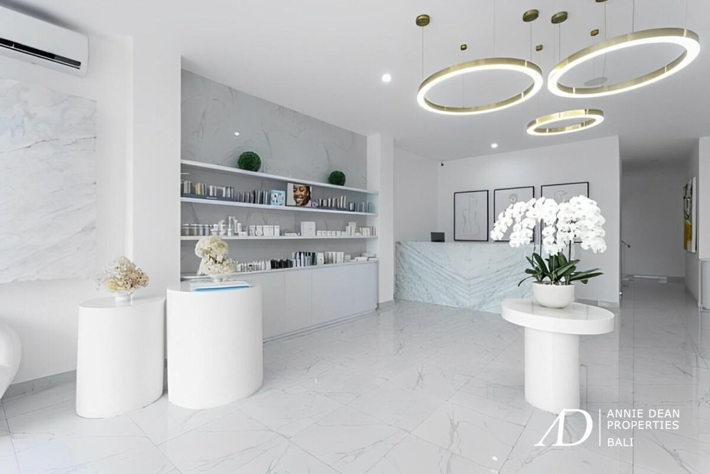 FREEHOLD COMMERCIAL BUILDING ON MAIN ROAD-KEROBOKAN