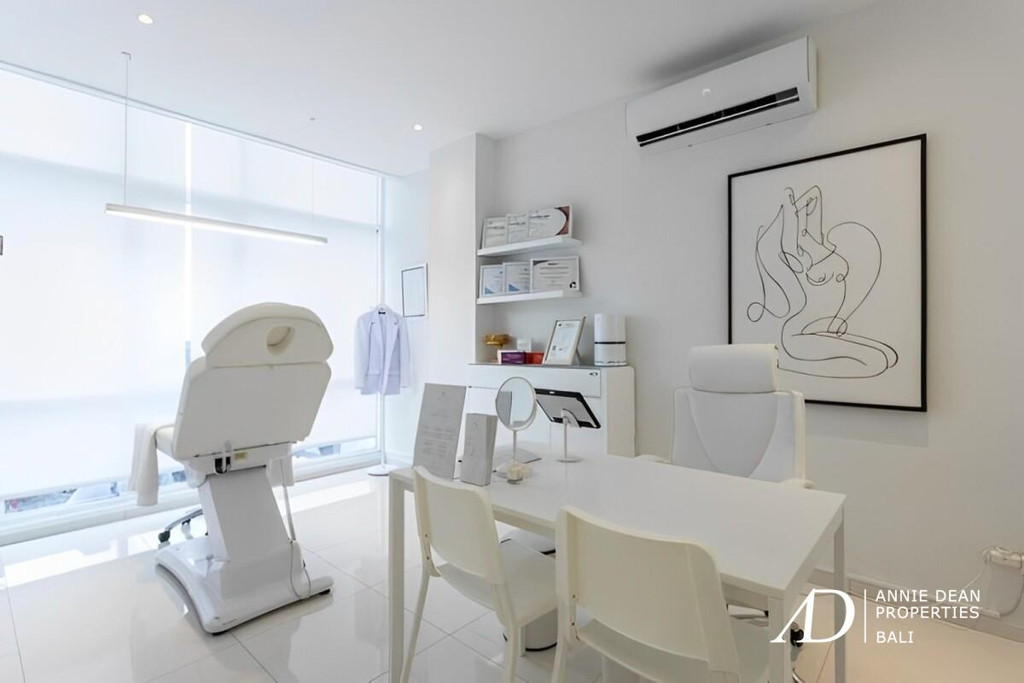 FREEHOLD COMMERCIAL BUILDING ON MAIN ROAD-KEROBOKAN