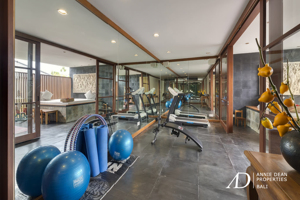 FREEHOLD | ICONIC LUXURY ESTATE WITH 180° OCEAN VIEWS - JIMBARAN