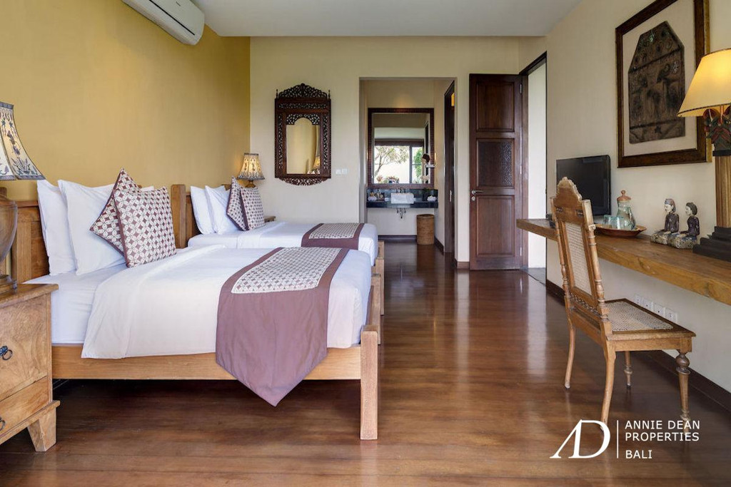 FREEHOLD | ICONIC LUXURY ESTATE WITH 180° OCEAN VIEWS - JIMBARAN