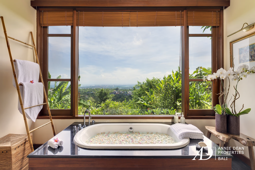 FREEHOLD | ICONIC LUXURY ESTATE WITH 180° OCEAN VIEWS - JIMBARAN