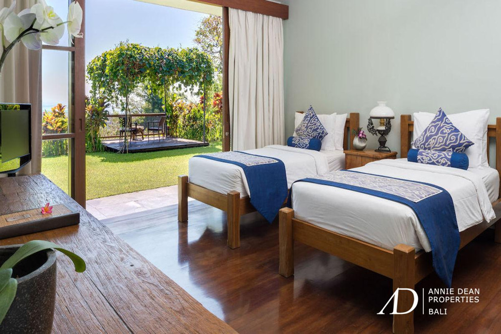 FREEHOLD | ICONIC LUXURY ESTATE WITH 180° OCEAN VIEWS - JIMBARAN