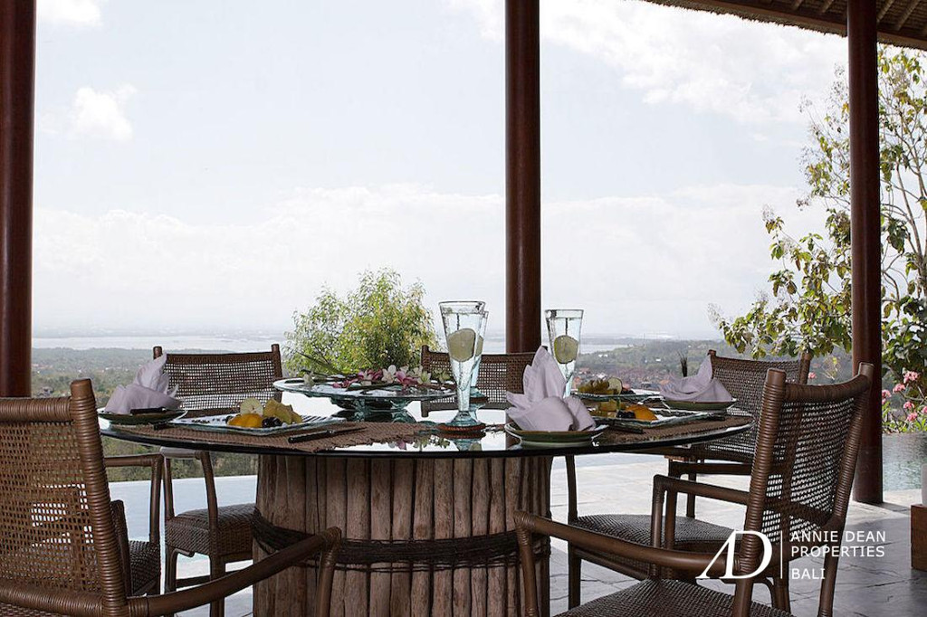 FREEHOLD | ICONIC LUXURY ESTATE WITH 180° OCEAN VIEWS - JIMBARAN