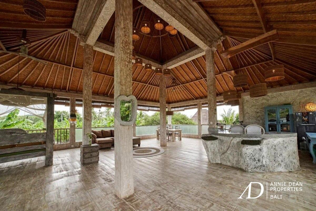LEASEHOLD | OPEN-LIVING VILLA WITH PANORAMIC VIEWS NEAR UBUD