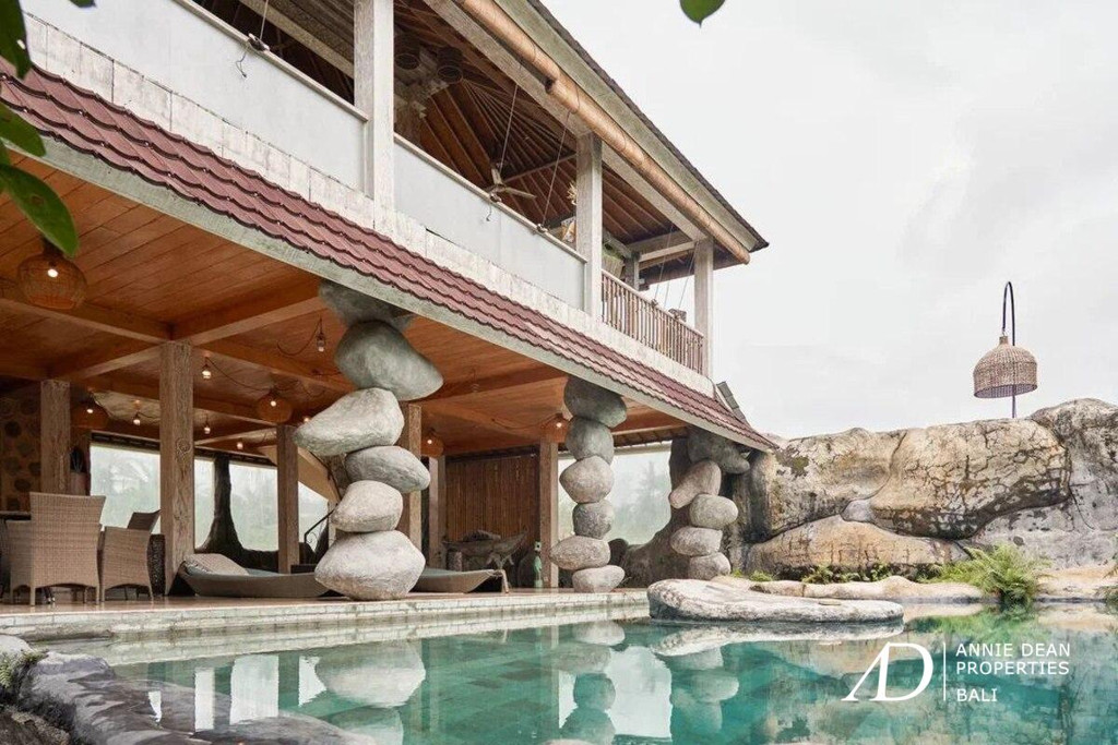 LEASEHOLD | OPEN-LIVING VILLA WITH PANORAMIC VIEWS NEAR UBUD