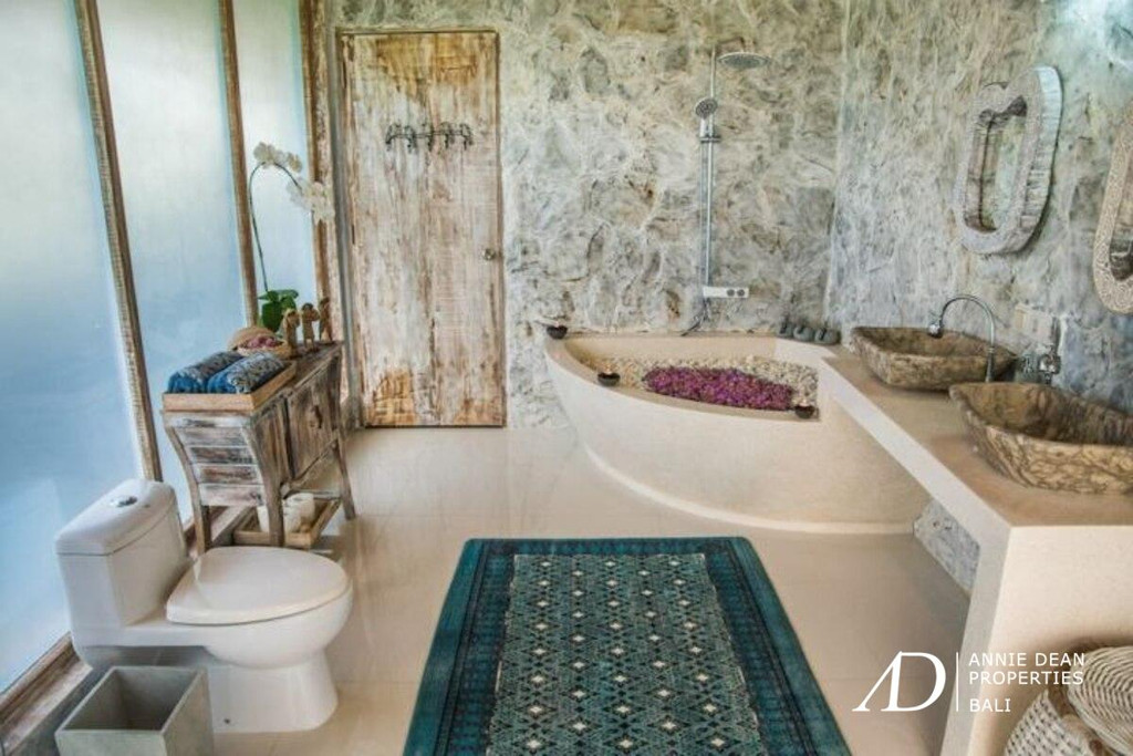 LEASEHOLD | OPEN-LIVING VILLA WITH PANORAMIC VIEWS NEAR UBUD