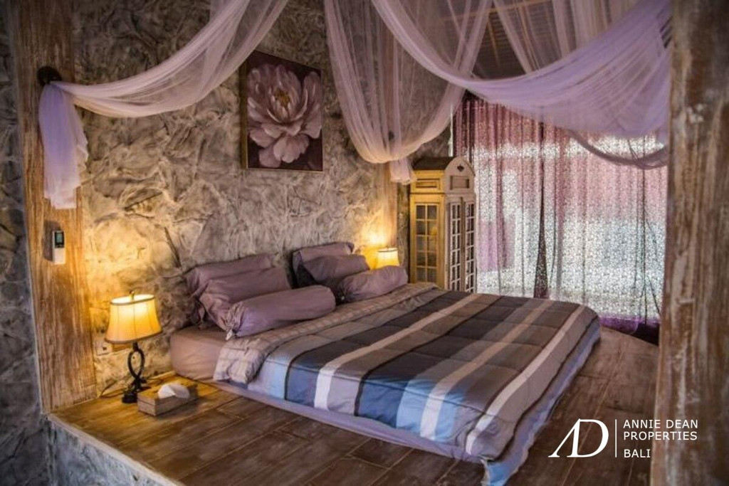 LEASEHOLD | OPEN-LIVING VILLA WITH PANORAMIC VIEWS NEAR UBUD