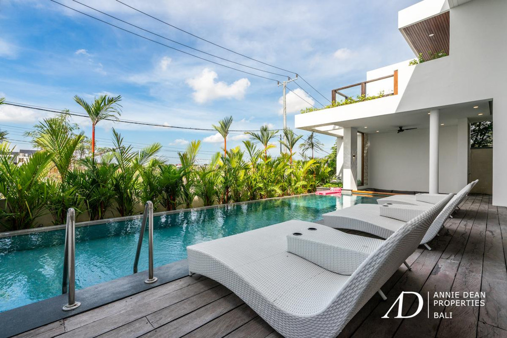 FREEHOLD 5-BEDROOM NEW VILLA NEAR ECHO BEACH BEACH CANGGU