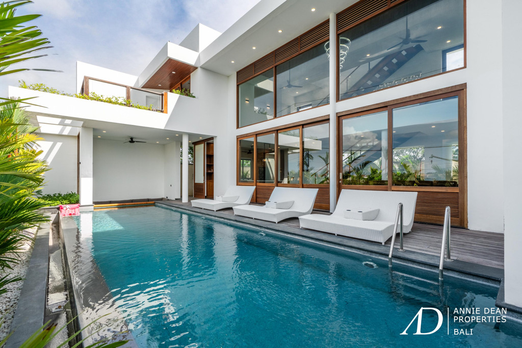 FREEHOLD 5-BEDROOM NEW VILLA NEAR ECHO BEACH BEACH CANGGU