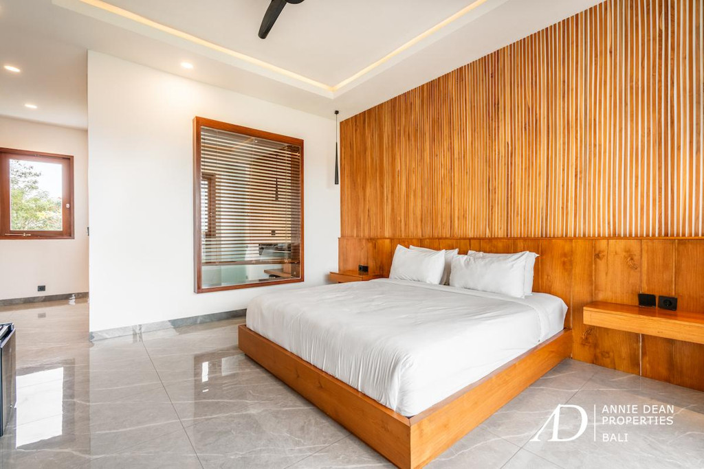 FREEHOLD 5-BEDROOM NEW VILLA NEAR ECHO BEACH BEACH CANGGU