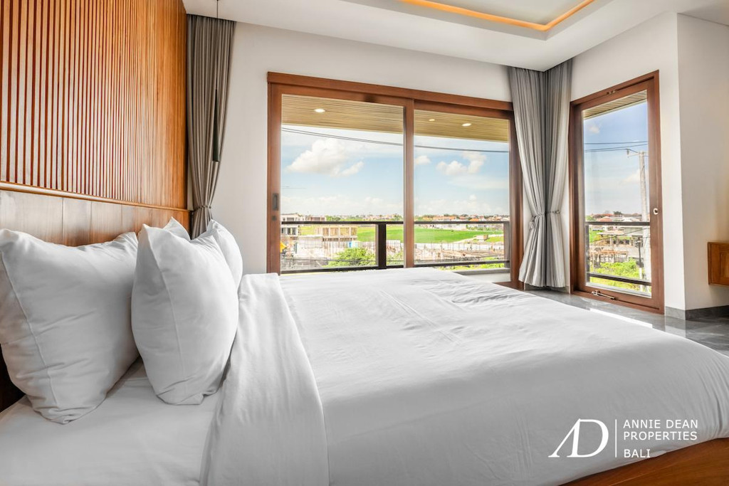 FREEHOLD 5-BEDROOM NEW VILLA NEAR ECHO BEACH BEACH CANGGU