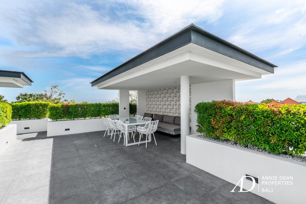 FREEHOLD 5-BEDROOM NEW VILLA NEAR ECHO BEACH BEACH CANGGU