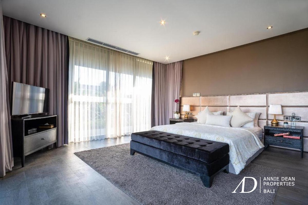 FREEHOLD | LUXURY VILLA 300M FROM SEMINYAK BEACH IN PRESTIGIOUS ESTATE