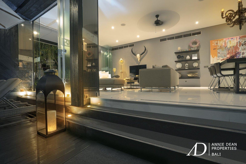 FREEHOLD | LUXURY VILLA 300M FROM SEMINYAK BEACH IN PRESTIGIOUS ESTATE