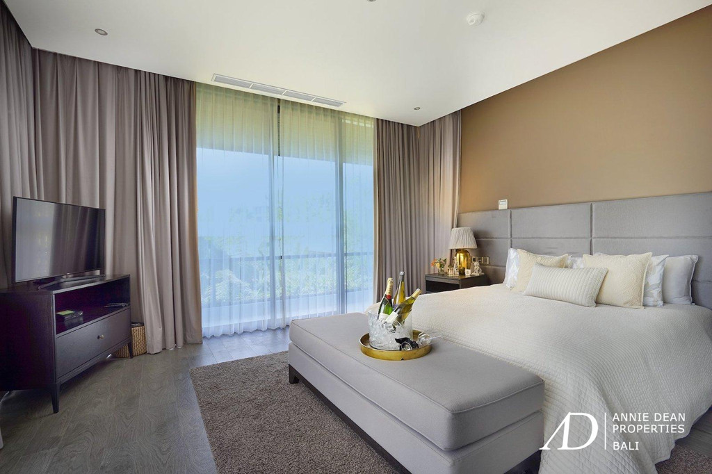 FREEHOLD | LUXURY VILLA 300M FROM SEMINYAK BEACH IN PRESTIGIOUS ESTATE