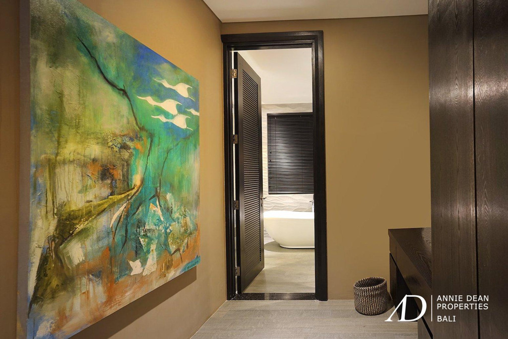 FREEHOLD | LUXURY VILLA 300M FROM SEMINYAK BEACH IN PRESTIGIOUS ESTATE