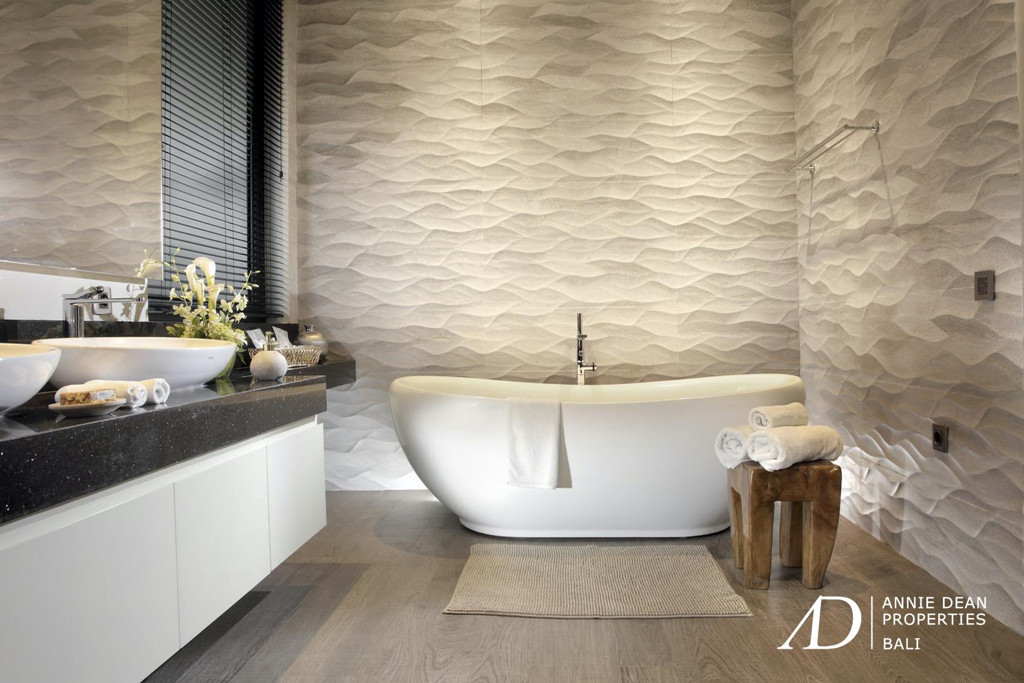 FREEHOLD | LUXURY VILLA 300M FROM SEMINYAK BEACH IN PRESTIGIOUS ESTATE