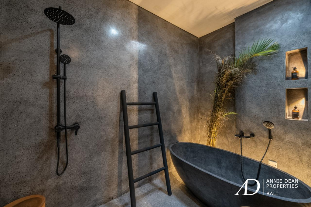 LEASEHOLD SINGLE LEVEL 2-BEDROOM VILLA IN UMALAS