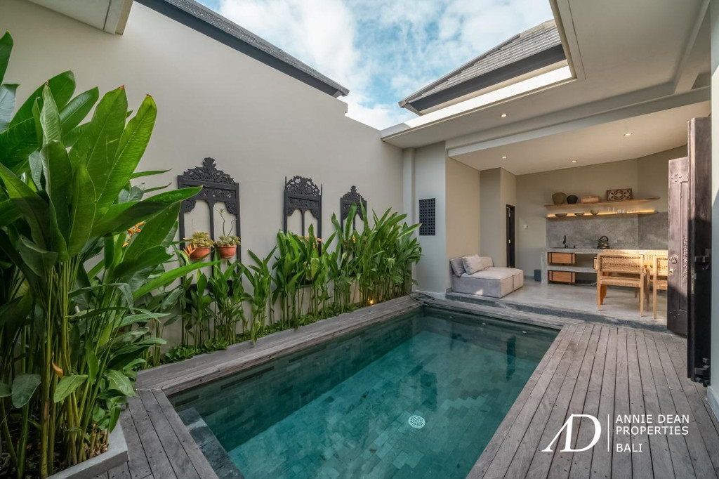 LEASEHOLD SINGLE LEVEL 2-BEDROOM VILLA IN UMALAS