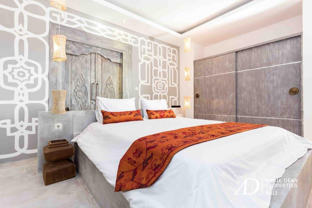 LEASEHOLD | LUXURY SINGLE-LEVEL 3-BEDROOM VILLA IN SEMINYAK