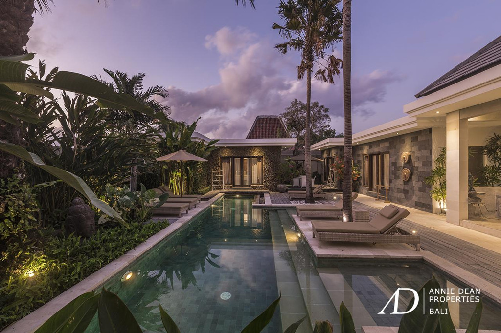 LEASEHOLD | LUXURY SINGLE-LEVEL 3-BEDROOM VILLA IN SEMINYAK