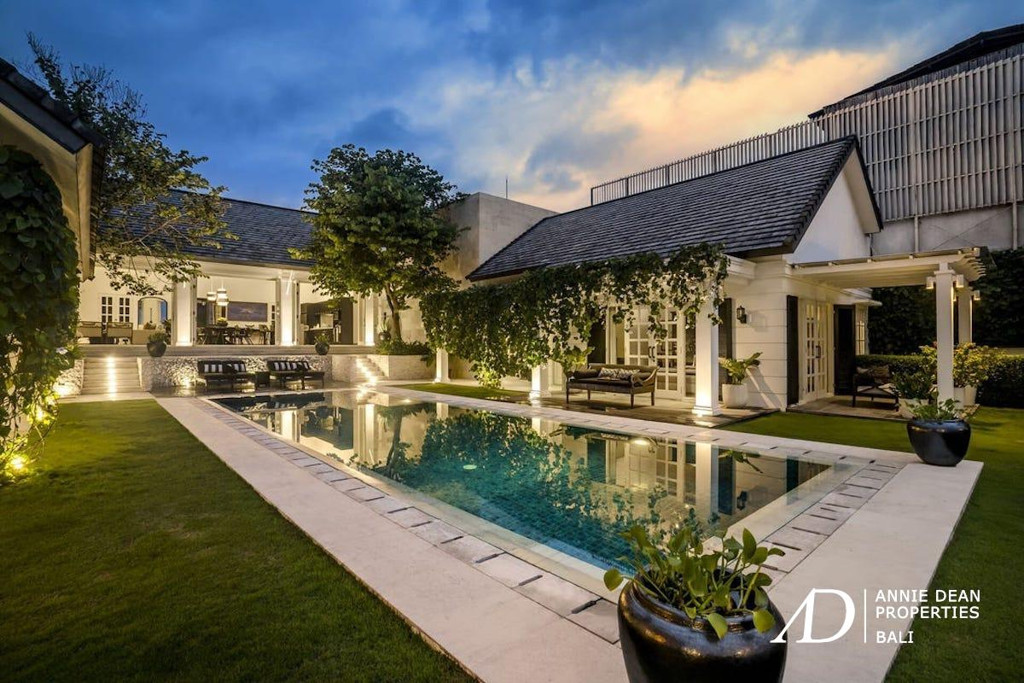 FREEHOLD COLONIAL-STYLE 4-BED VILLA IN TUMBAK BAYUH - PERERENAN 