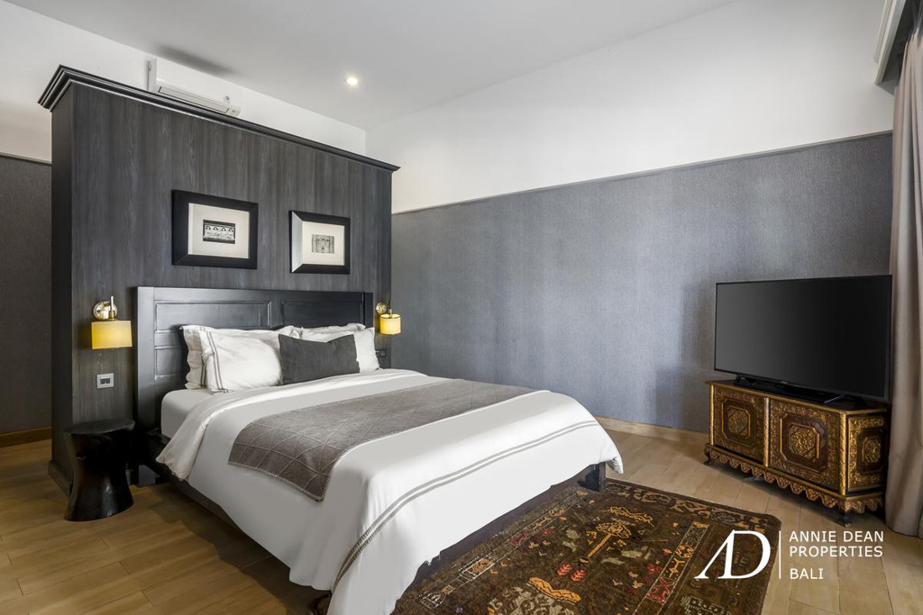 FREEHOLD COLONIAL-STYLE 4-BED VILLA IN TUMBAK BAYUH - PERERENAN 