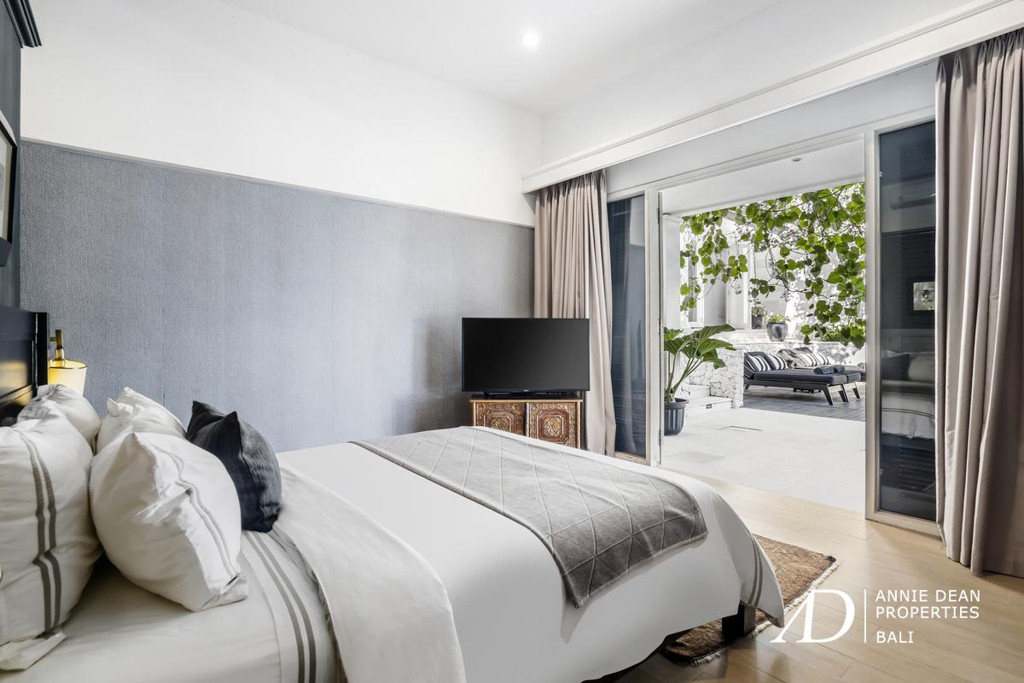 FREEHOLD COLONIAL-STYLE 4-BED VILLA IN TUMBAK BAYUH - PERERENAN 