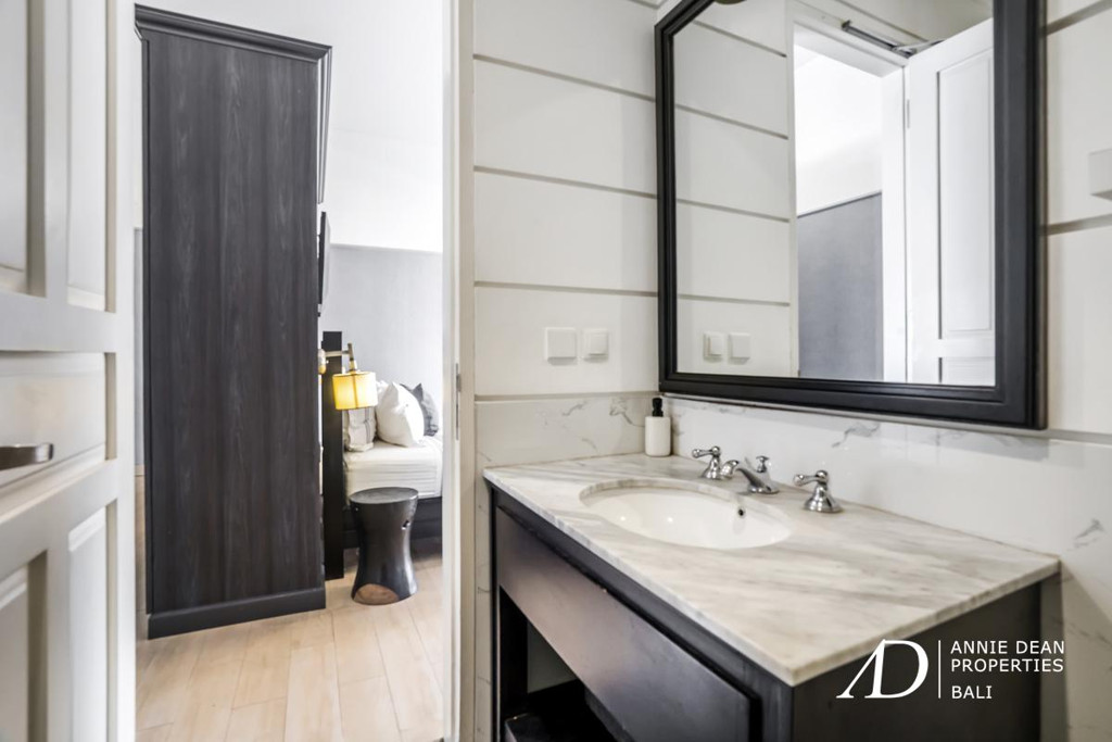 FREEHOLD COLONIAL-STYLE 4-BED VILLA IN TUMBAK BAYUH - PERERENAN 