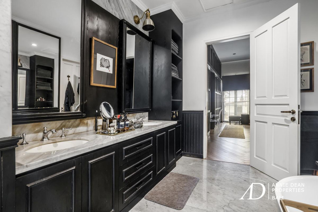 FREEHOLD COLONIAL-STYLE 4-BED VILLA IN TUMBAK BAYUH - PERERENAN 