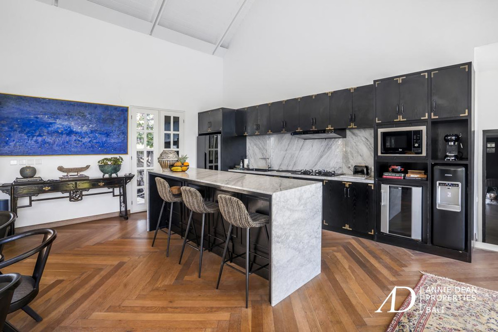 FREEHOLD COLONIAL-STYLE 4-BED VILLA IN TUMBAK BAYUH - PERERENAN 