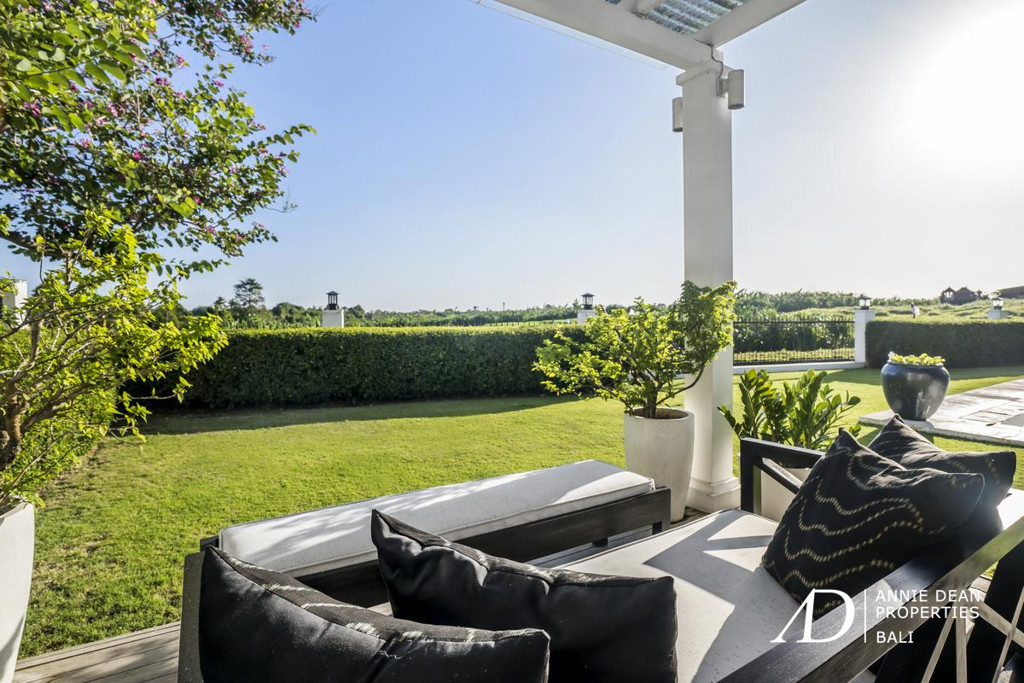 FREEHOLD COLONIAL-STYLE 4-BED VILLA IN TUMBAK BAYUH - PERERENAN 