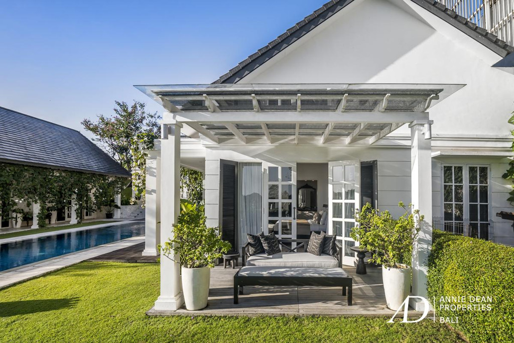 FREEHOLD COLONIAL-STYLE 4-BED VILLA IN TUMBAK BAYUH - PERERENAN 