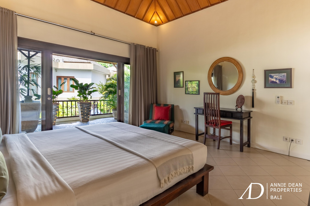 FREEHOLD | 2-BEDROOM VILLA JUST 100M FROM THE BEACH IN SEMINYAK
