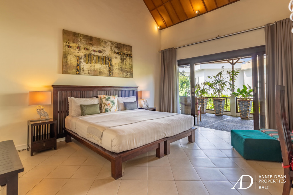 FREEHOLD | 2-BEDROOM VILLA JUST 100M FROM THE BEACH IN SEMINYAK