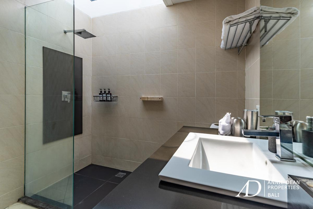 FREEHOLD | 2-BEDROOM VILLA JUST 100M FROM THE BEACH IN SEMINYAK