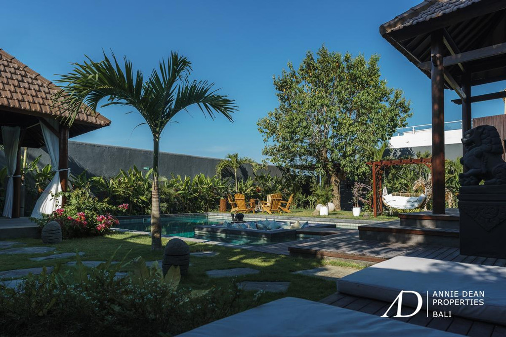 LEASEHOLD | MODERN TROPICAL VILLA WITH SUNKEN LOUNGE IN PRIME JIMBARAN