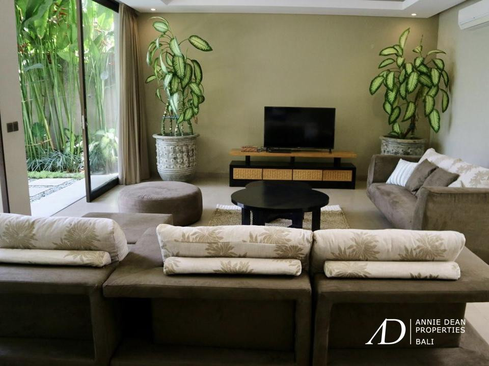 FREEHOLD MODERN  DESIGN VILLA IN TUMBAK BAYUH CANGGU 