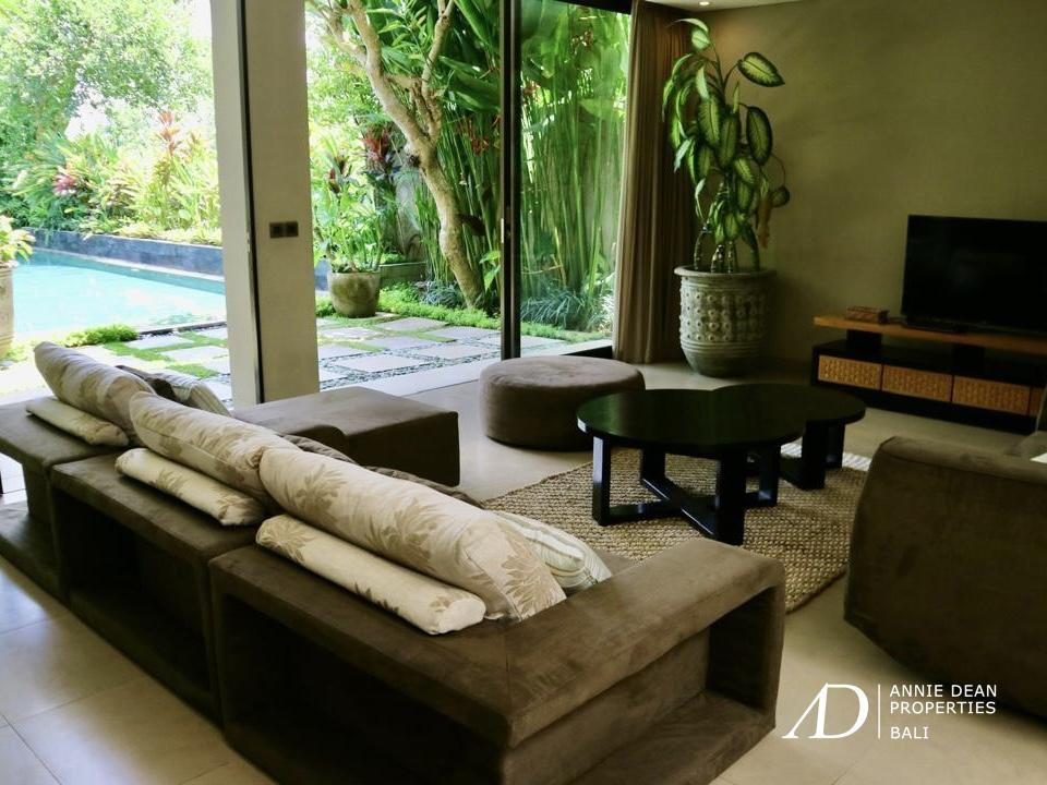 FREEHOLD MODERN  DESIGN VILLA IN TUMBAK BAYUH CANGGU 