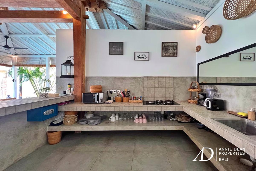 LEASEHOLD (14 YEARS) | JOGLO-STYLE 4-BEDROOM VILLA IN OBEROI SEMINYAK