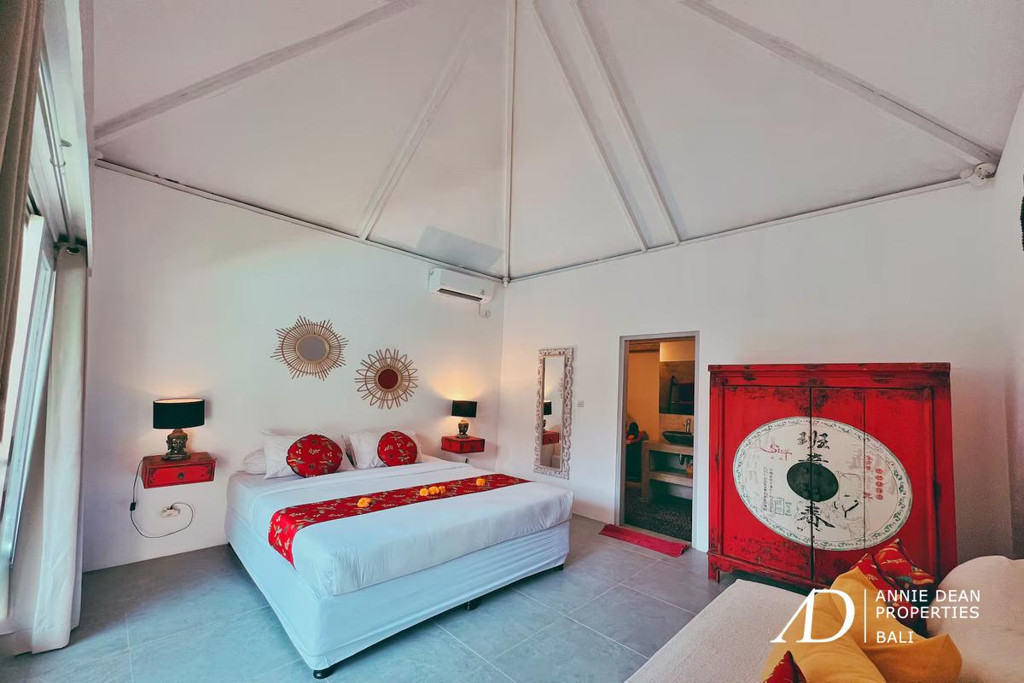 LEASEHOLD (14 YEARS) | JOGLO-STYLE 4-BEDROOM VILLA IN OBEROI SEMINYAK