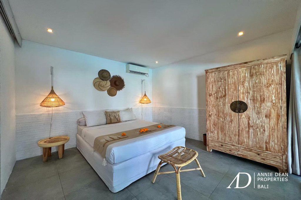 LEASEHOLD (14 YEARS) | JOGLO-STYLE 4-BEDROOM VILLA IN OBEROI SEMINYAK