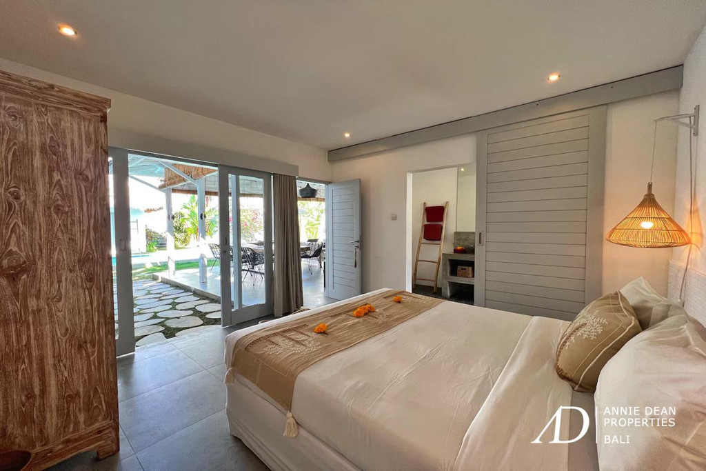 LEASEHOLD (14 YEARS) | JOGLO-STYLE 4-BEDROOM VILLA IN OBEROI SEMINYAK