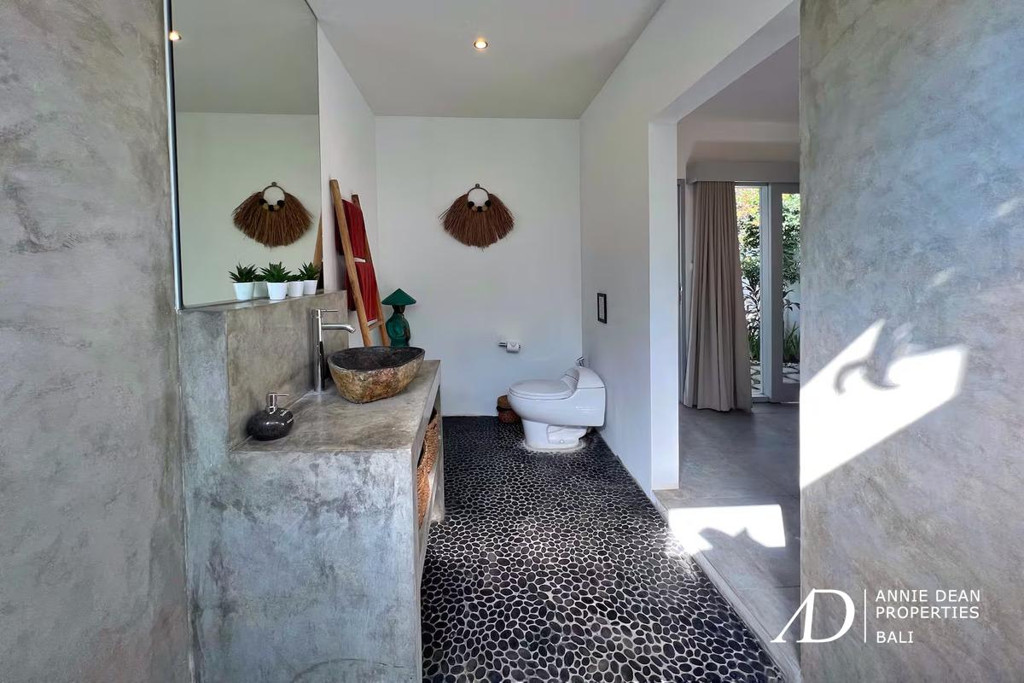 LEASEHOLD (14 YEARS) | JOGLO-STYLE 4-BEDROOM VILLA IN OBEROI SEMINYAK