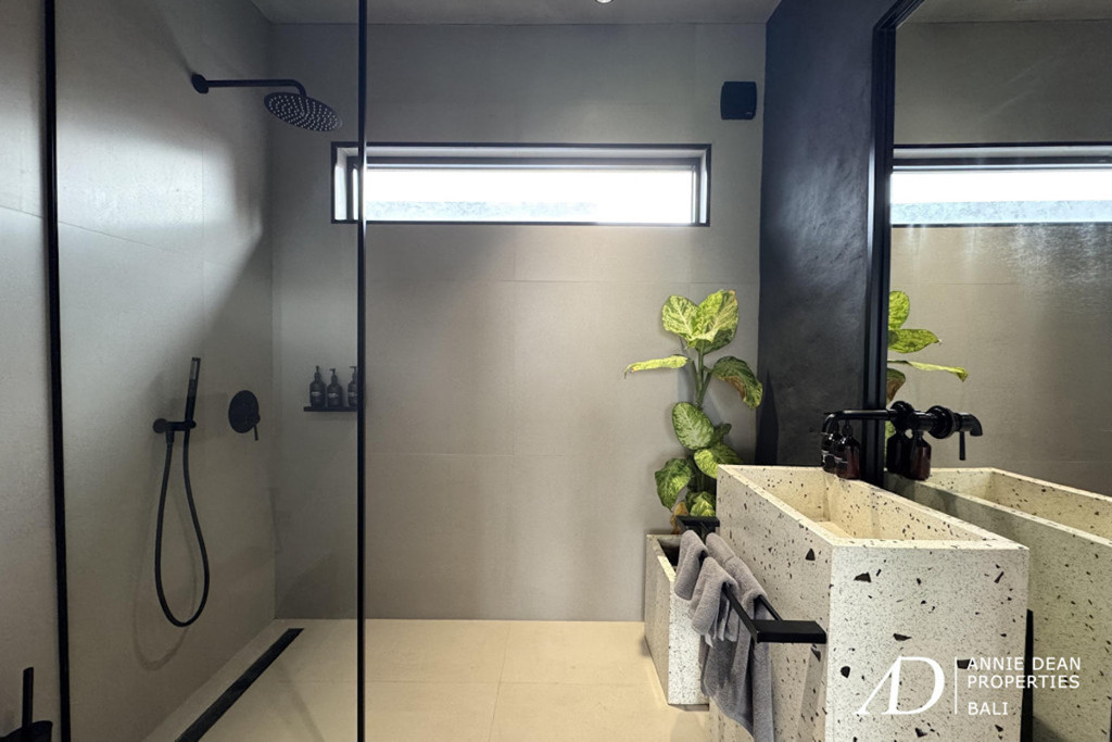 LEASEHOLD | MODERN MINIMALIST 1-BEDROOM APARTMENT IN BABAKAN, CANGGU